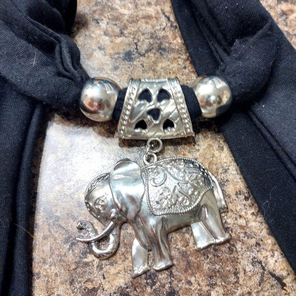 Women's fashion long necklace scarf with soft silver elephant ornament - Picture 2 of 2